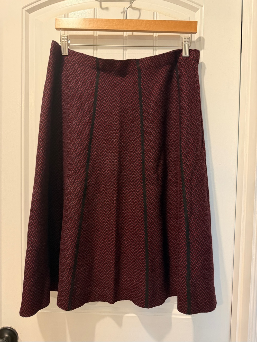 A-line Houndstooth Knit Midi Skirt in Burgundy